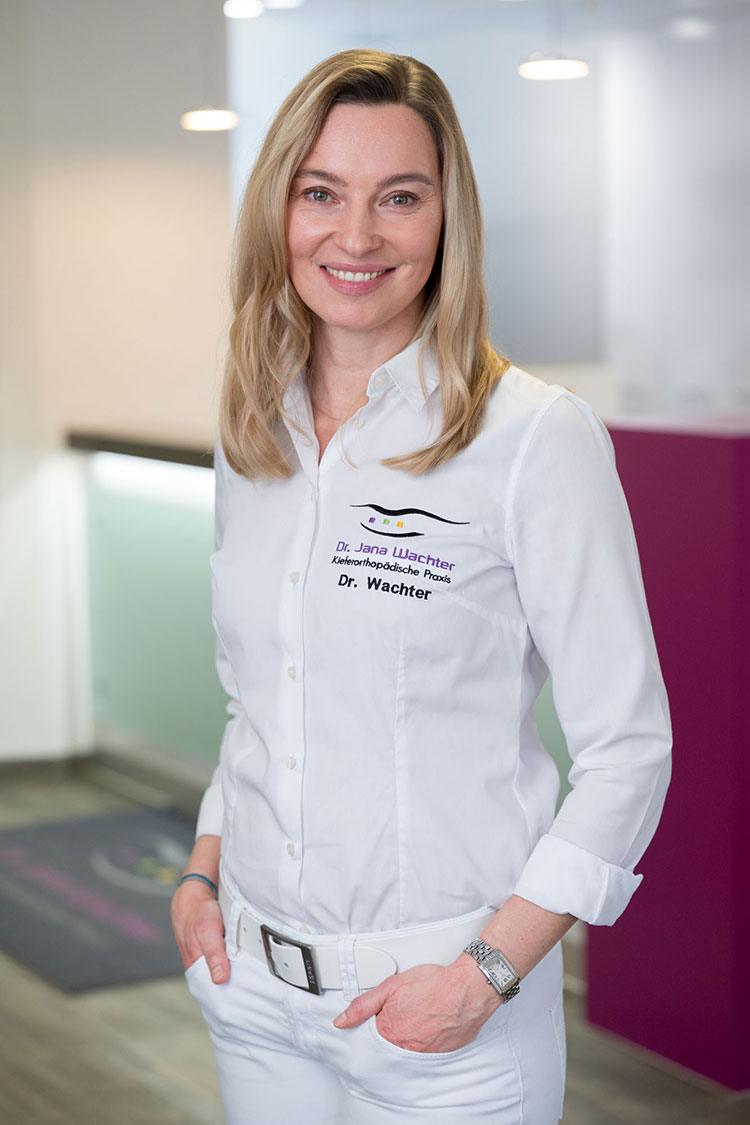 portraetbild-kieferorthopaedin-dr.jana-wachter-karlsfeld